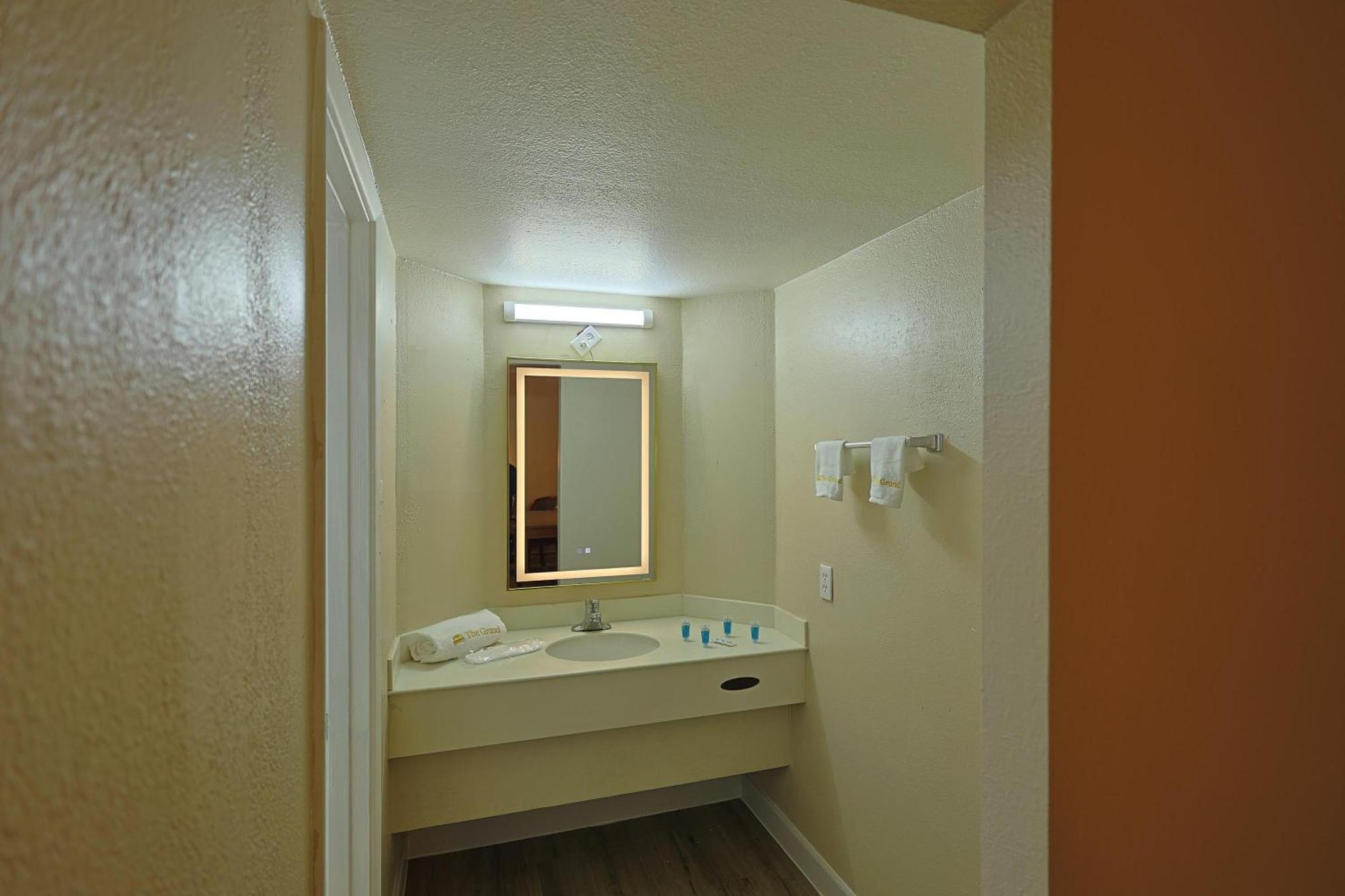 The Grand By Capital O Texarkana I-30 Екстериор снимка